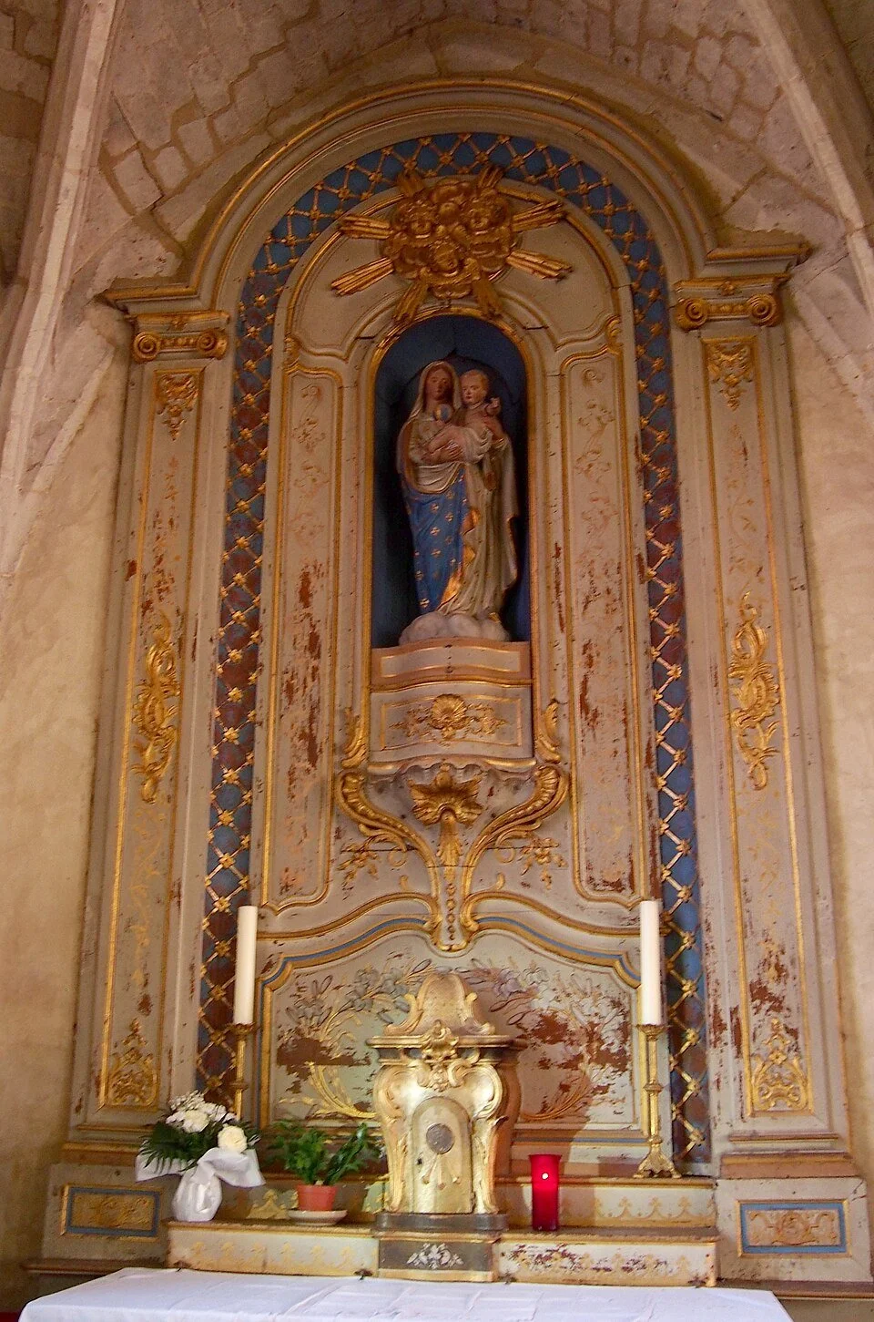 Side altar dedicated to the Virgin and Child