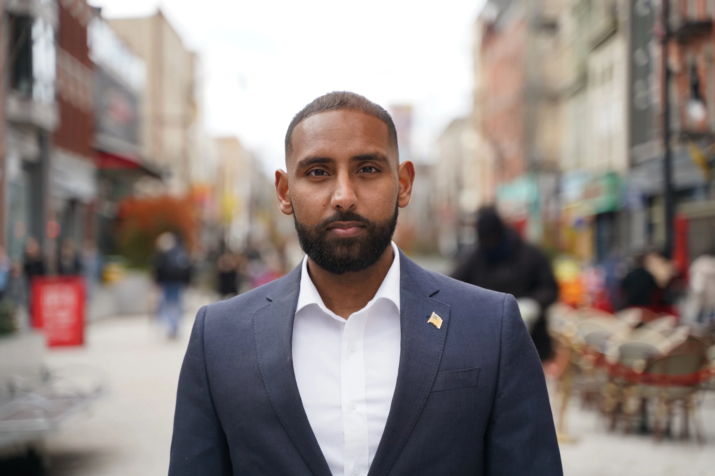 Mussab Ali speaking with Jersey City residents