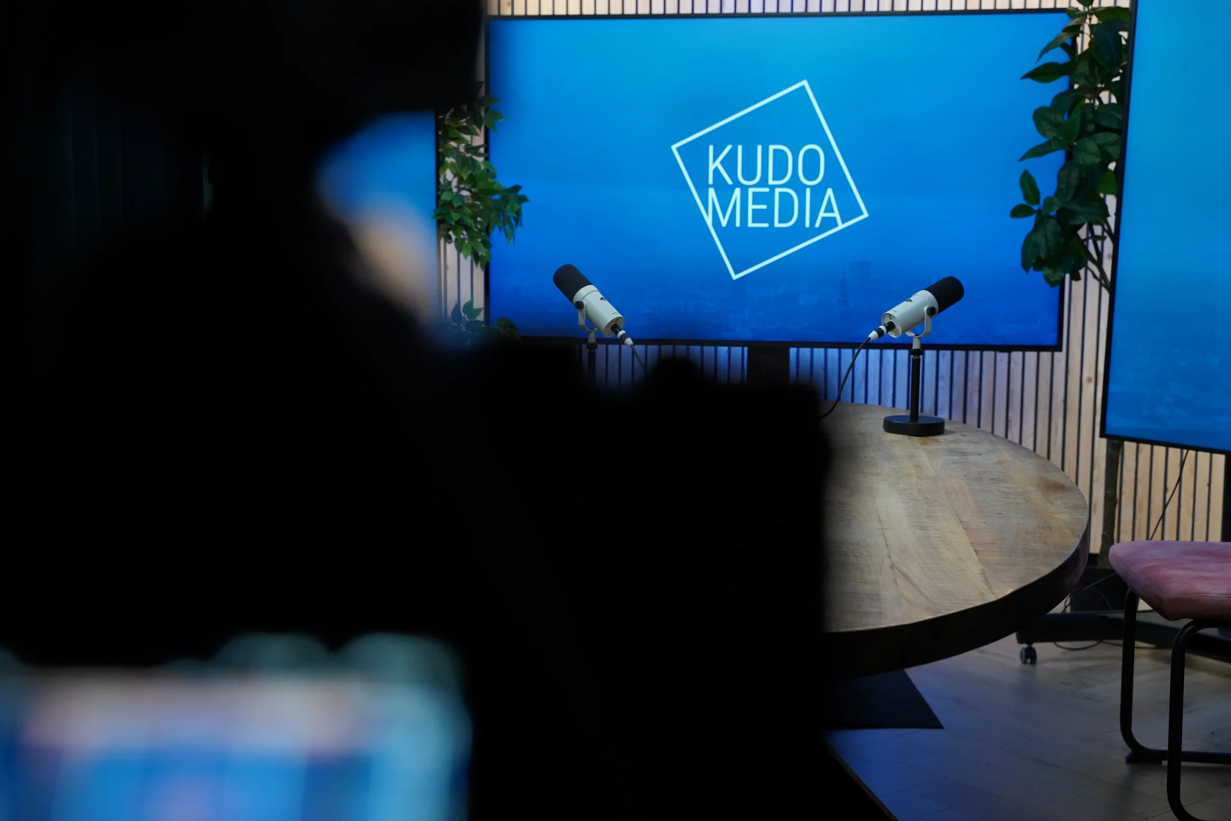 Objectief van een van de 4K-camera's in de studio van Kudo Media