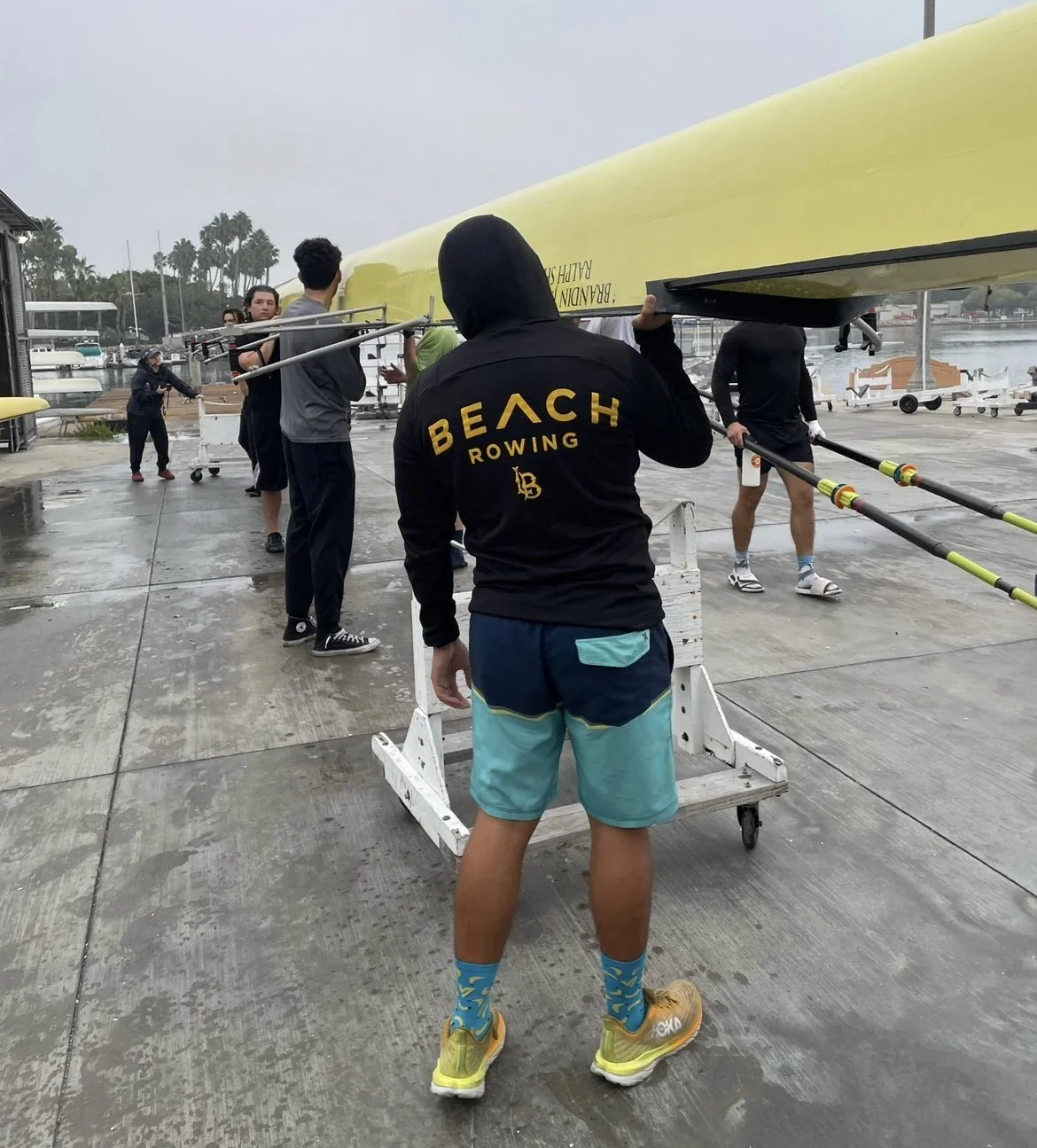 The Men's Varsity Crew brings the boat in after practice.