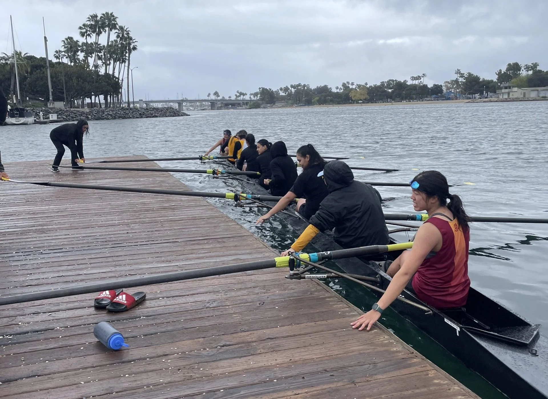LBSU and USC's mixed boat docking after the scrimmage.