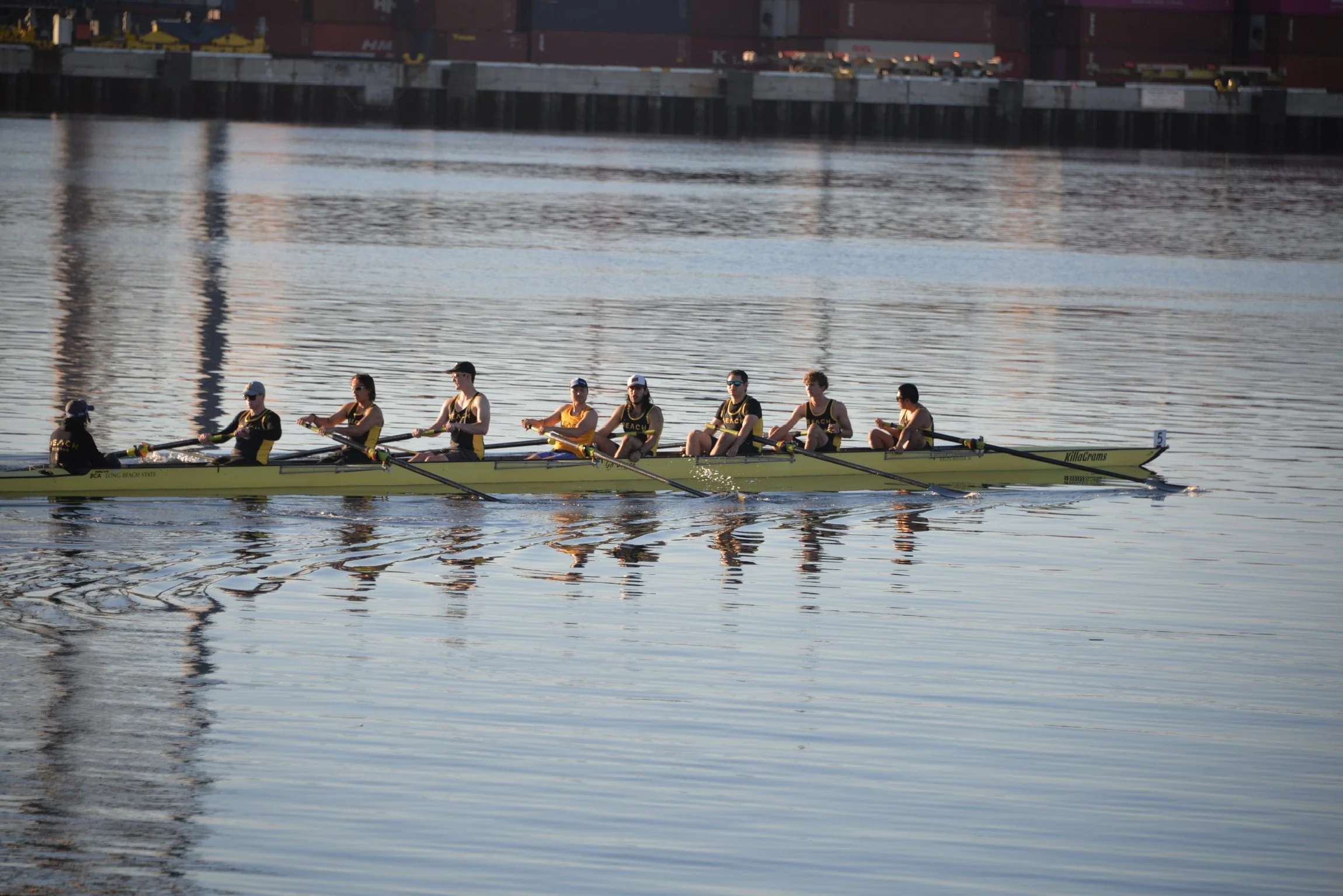 The Men’s Crew row out to the start line of the Head of the Harbor.