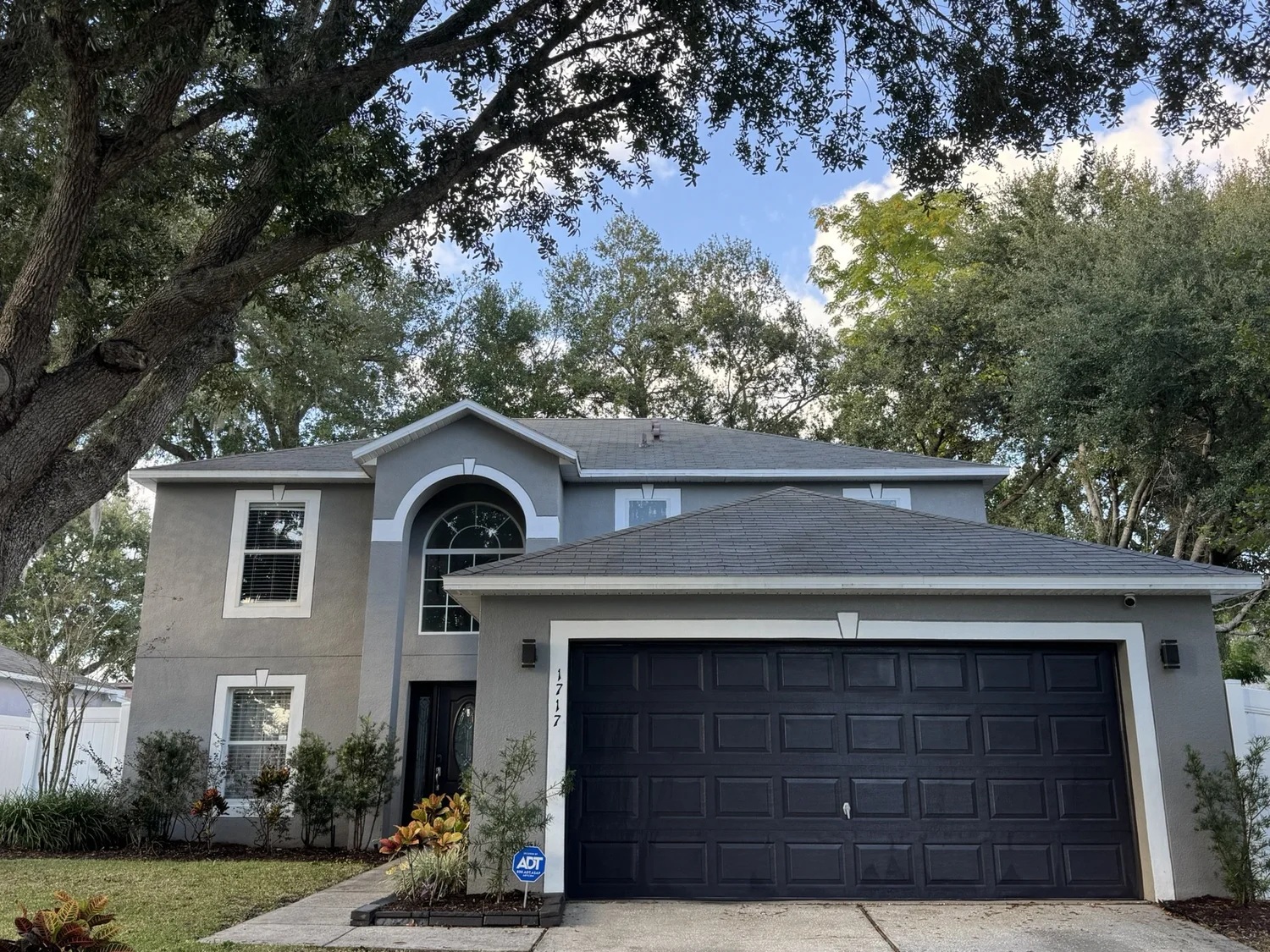 Clean Central Florida home exterior