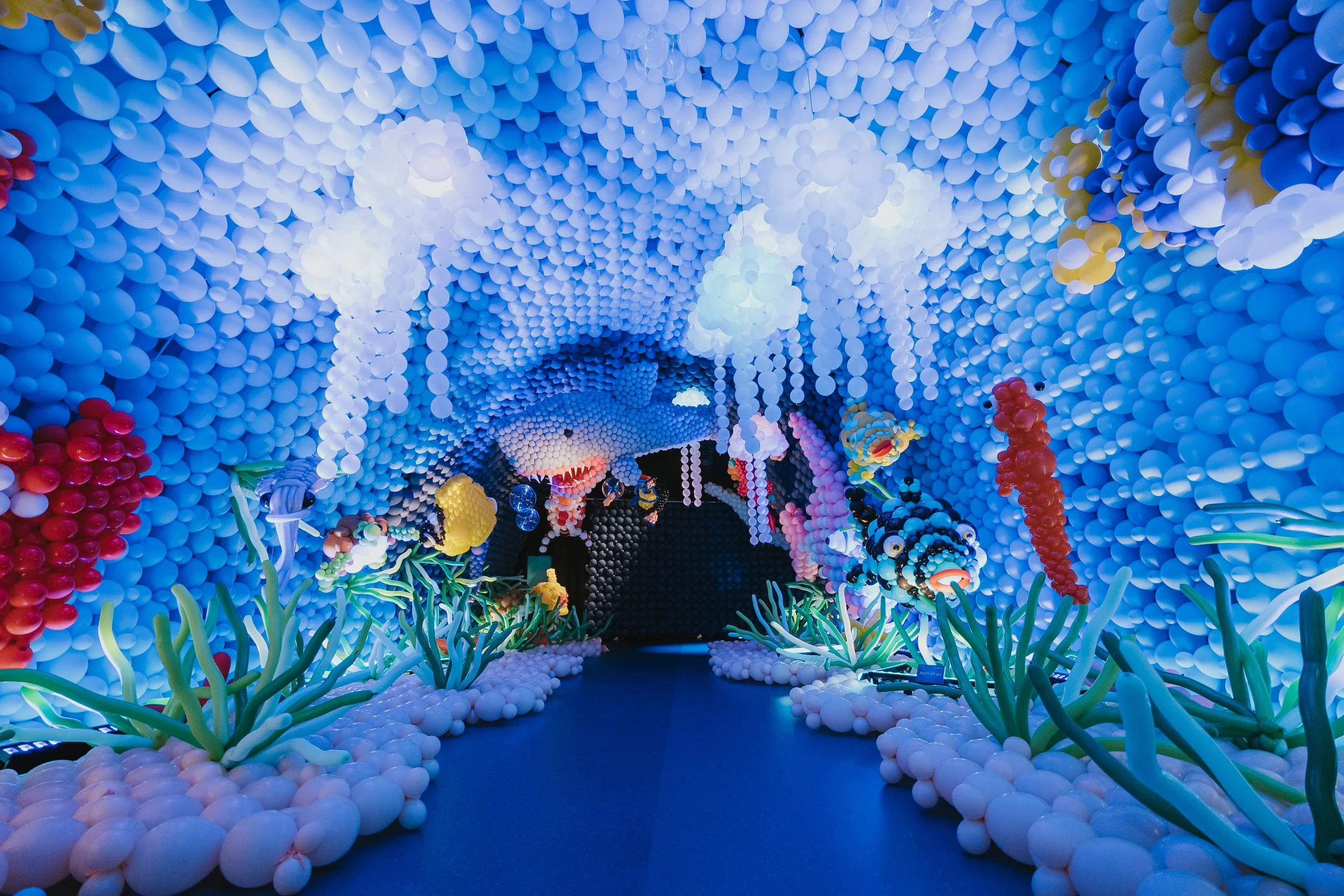 Ocean Worlds — immersive balloon scenography