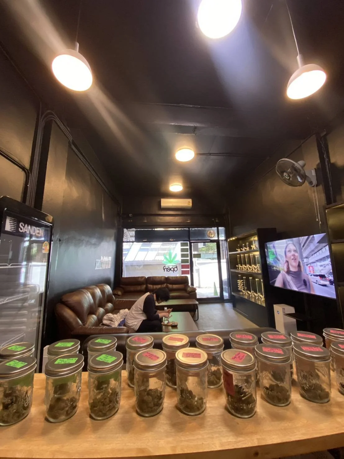 Stonersclub x Qaromashop Ekkamai Interior 3