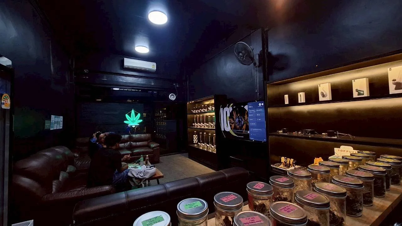 Stonersclub x Qaromashop Ekkamai Interior 2