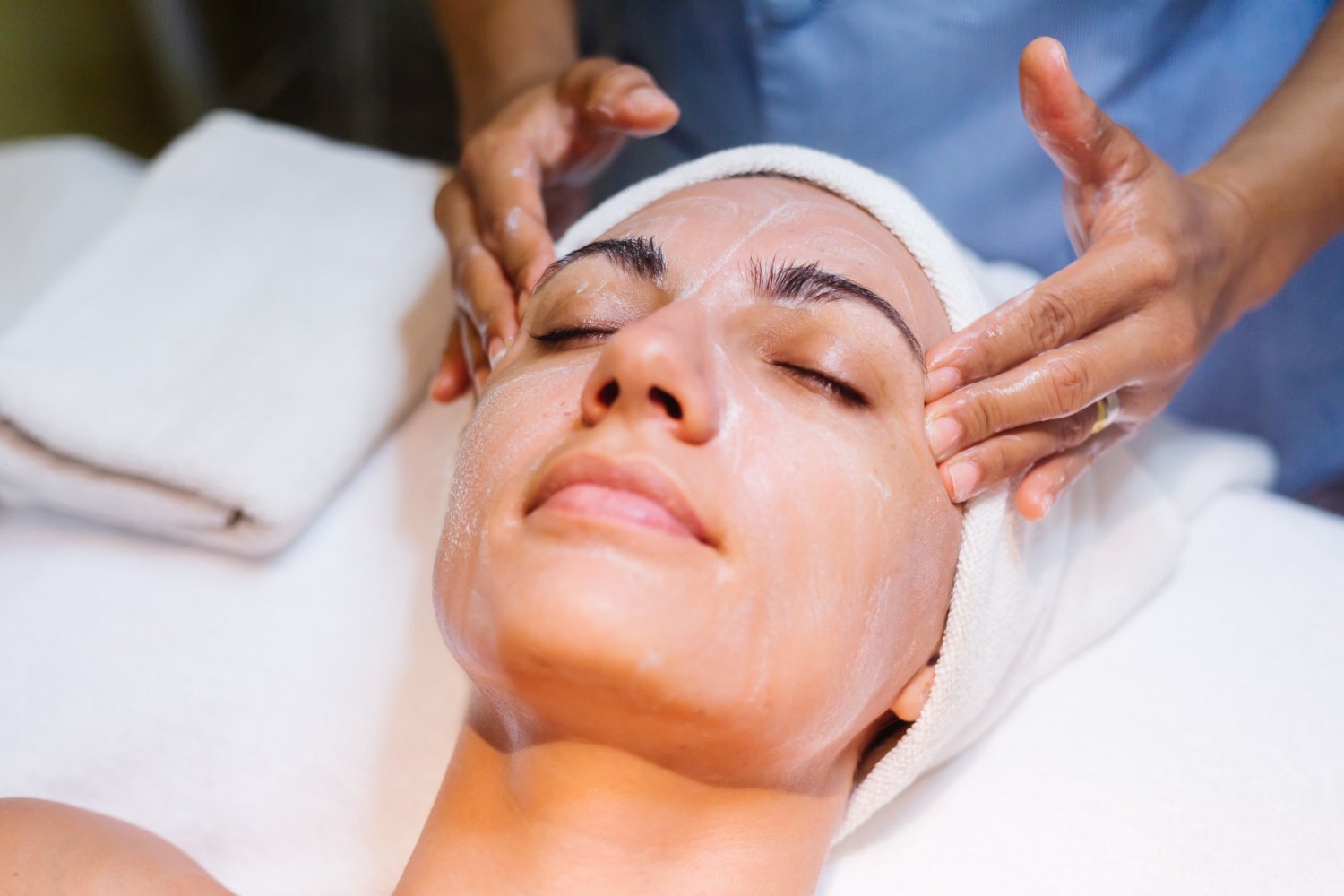 Deep cleansing and hydrating facial