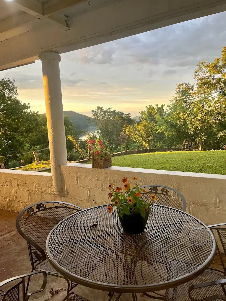 Calico Rock Riverview Inn — lodging on the White River