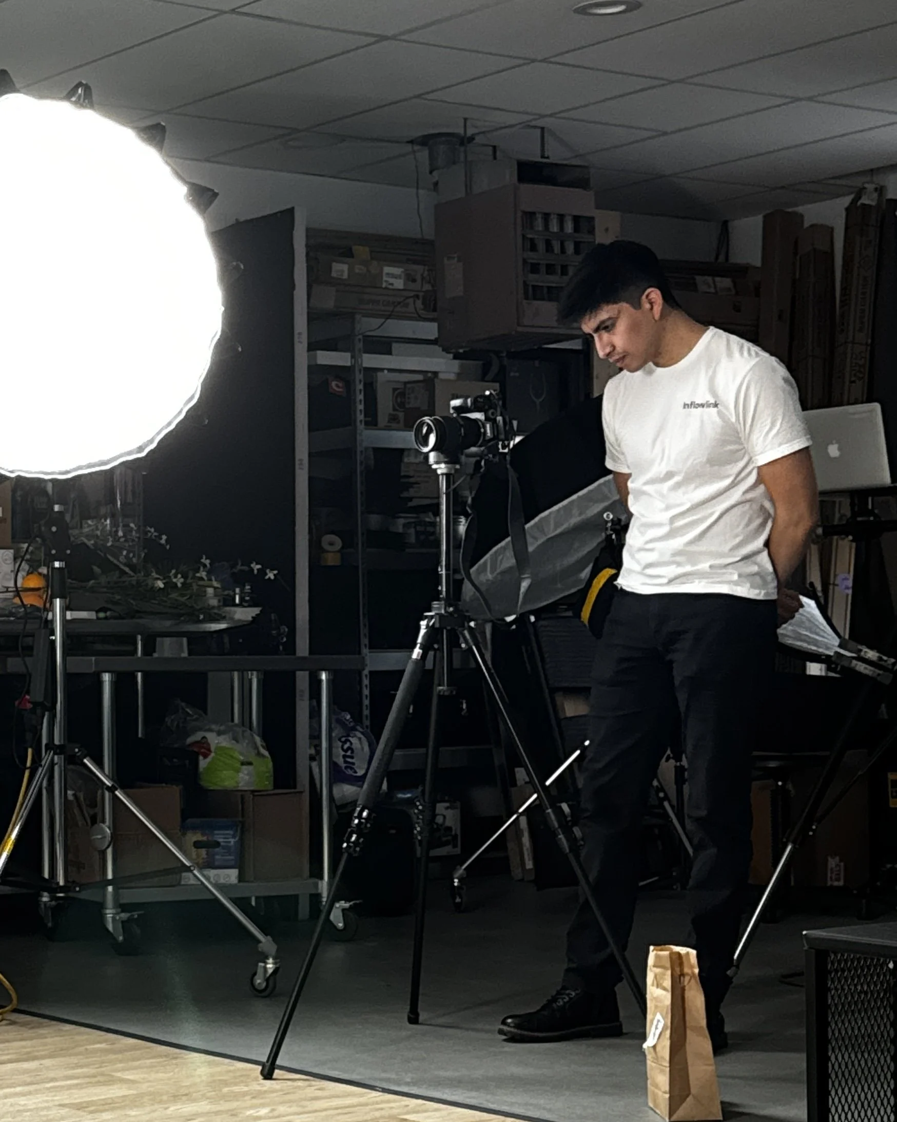 Flavio Arenas on set