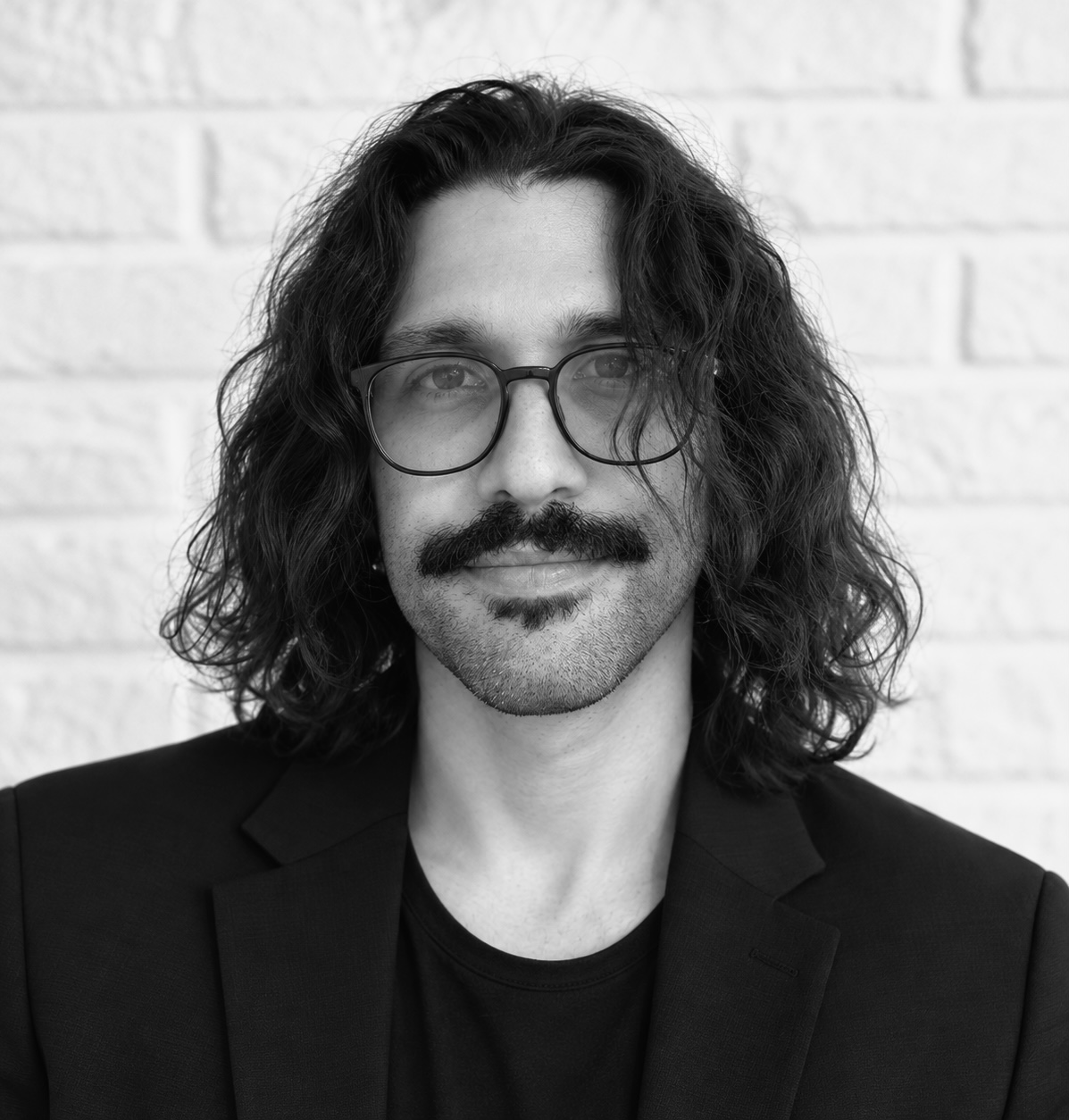 Portrait of artist Frank Díaz