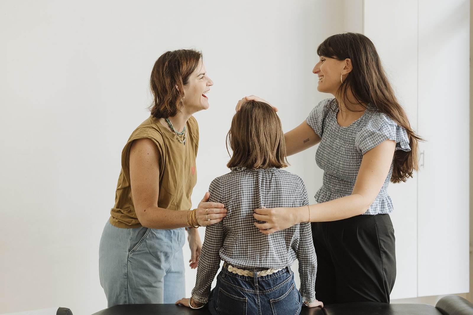 chiropractor assessing teenager spine Barcelona