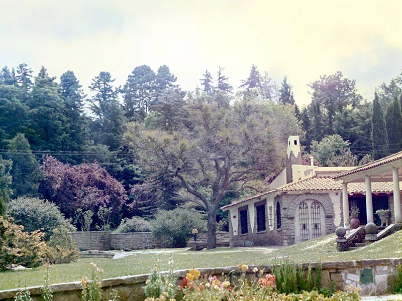 Estancia Ojo de Agua Gartenanlage mit historischem Herrenhaus, Sierra de la Vigilancia, Argentinien 1970er Jahre