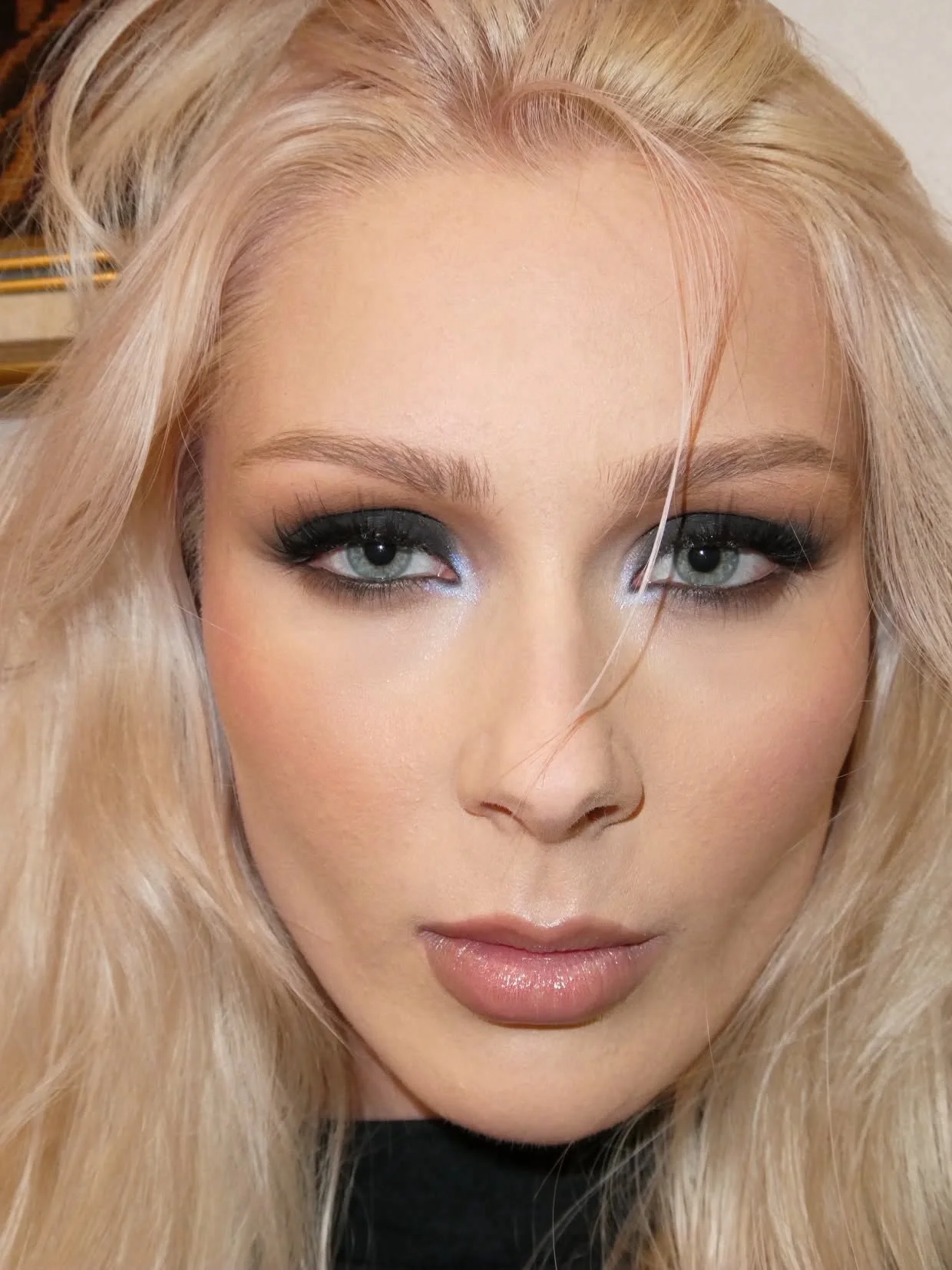 Close-up glam makeup look by Savannah-Jane Tice