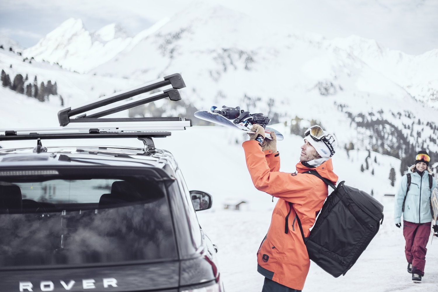 Thule SnowPack Extender ski carrier in the snow