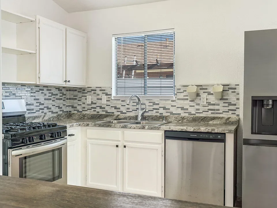 Los Lunas community