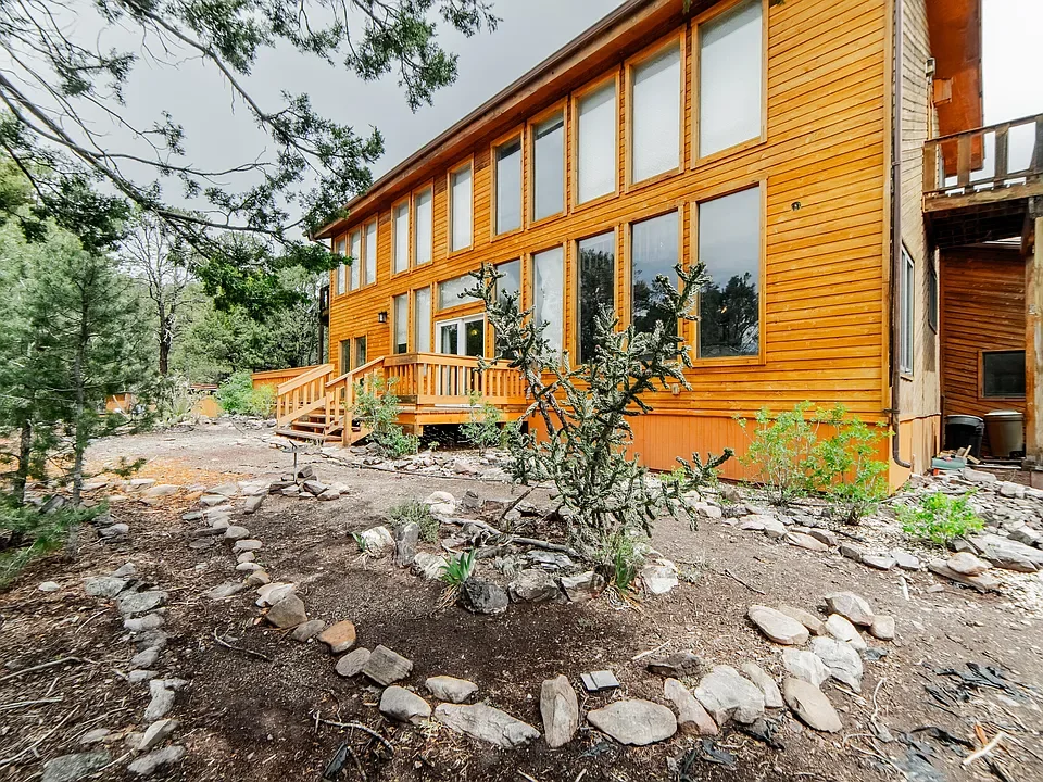 Cedar Crest mountain homes