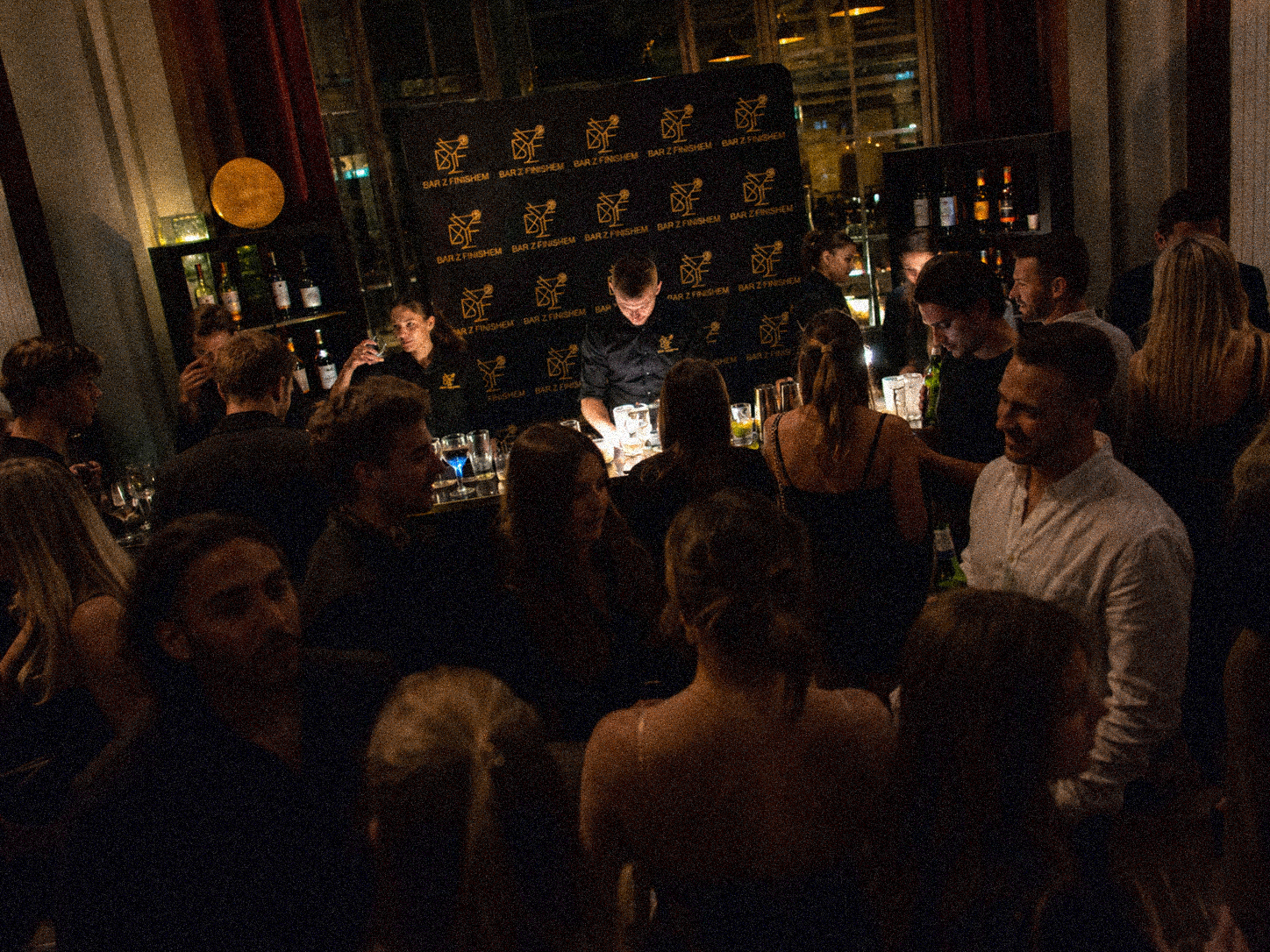 Black Tie Night z barem mobilnym — Bar z Finishem