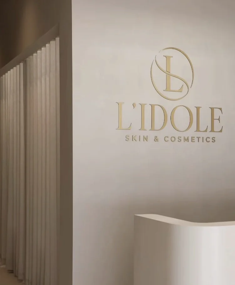 L’Idole Skin & Cosmetics brushed gold lettering