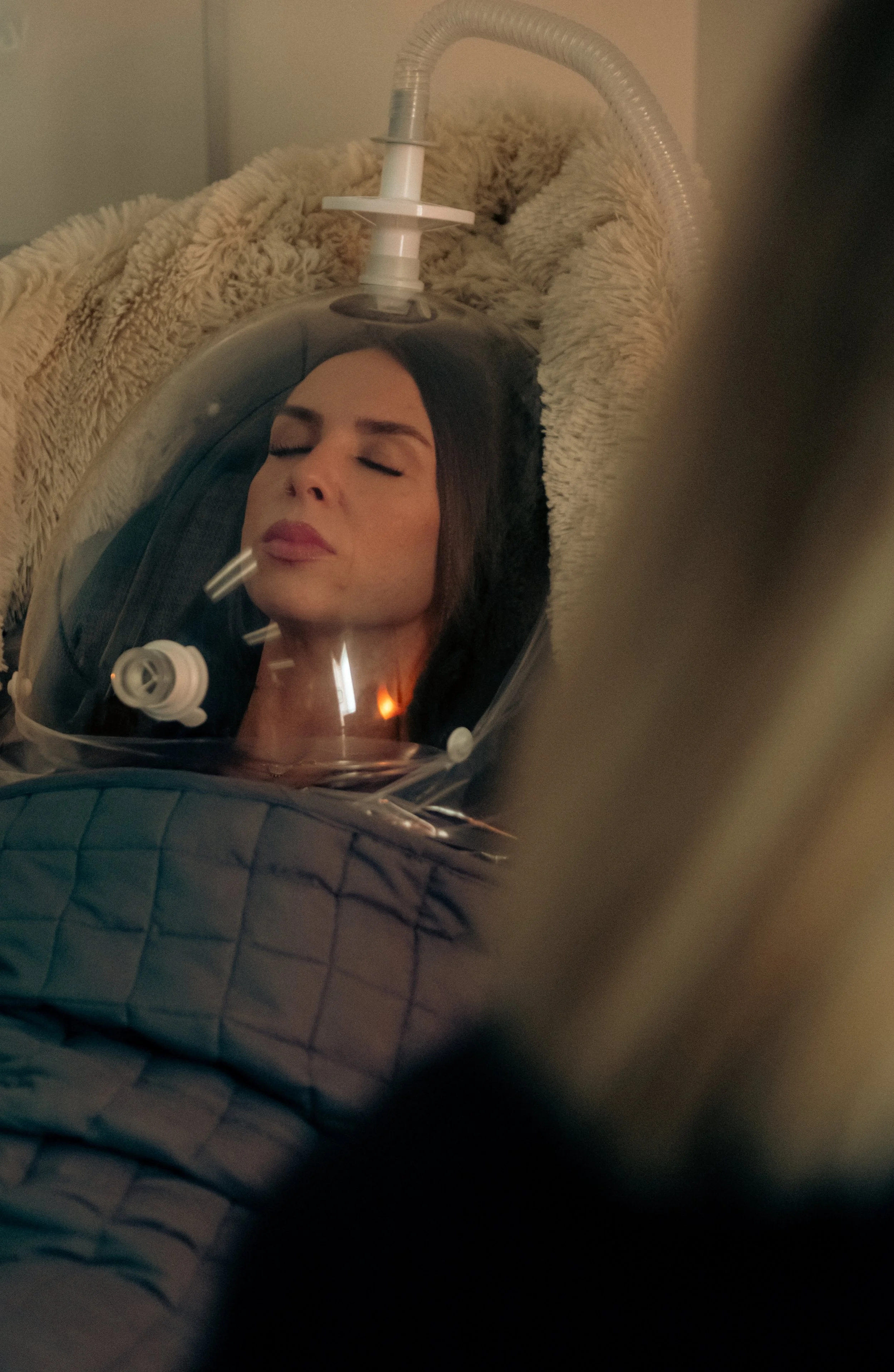 Resting metabolic rate test with a breathing canopy