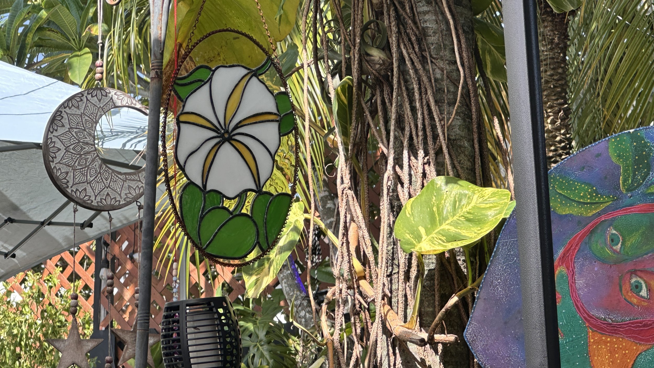 A quiet detail among the garden greenery