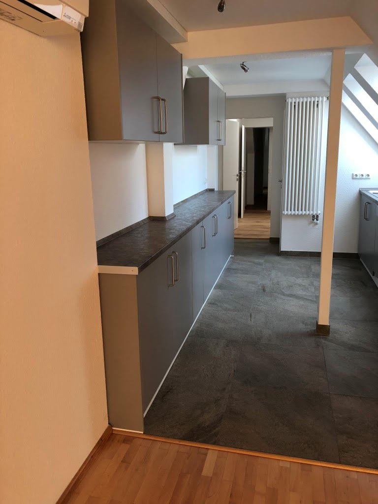 Heller Raum mit Dachfenster