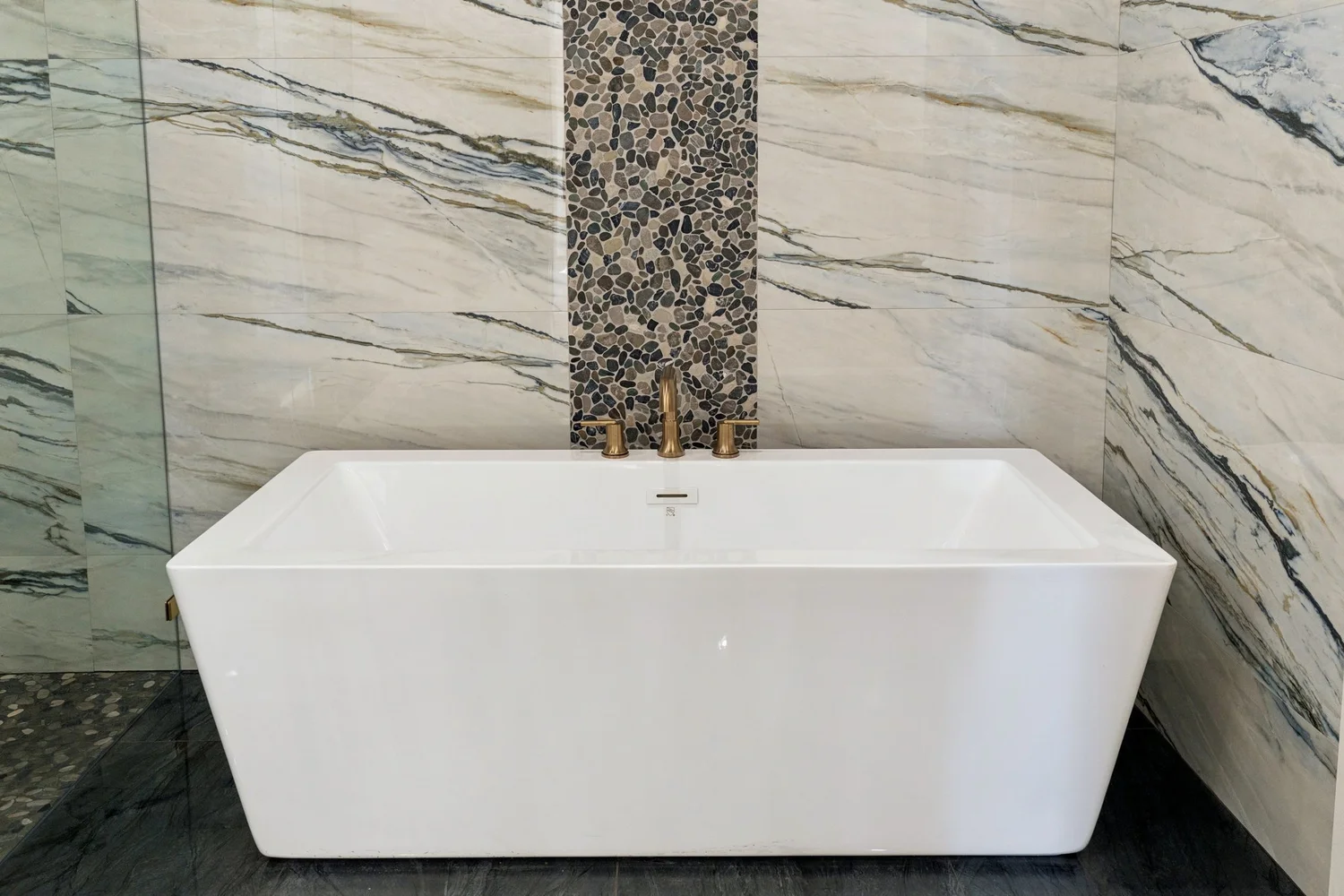 Freestanding Tub — New Construction Photo Tour, Nested Tours builder photography, Oklahoma