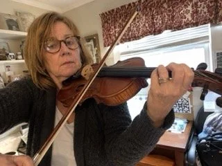 Helen R., adult beginner violin student from Washington, testimonial for online violin lessons with Léna Ruisz