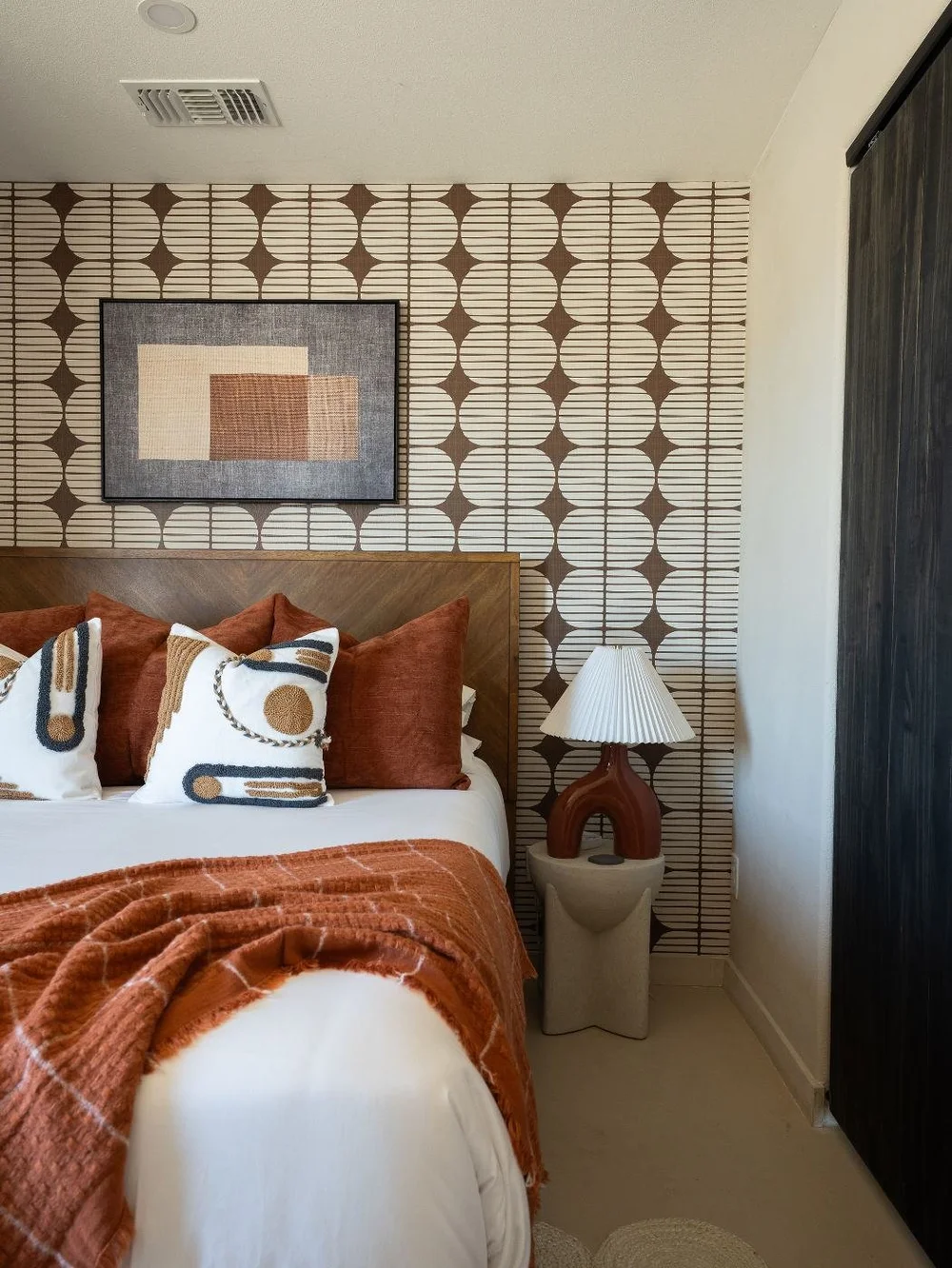 Throw blanket and patterned pillows in the Stargazing Room