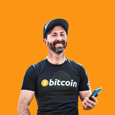 Headshot of Dinny Collins