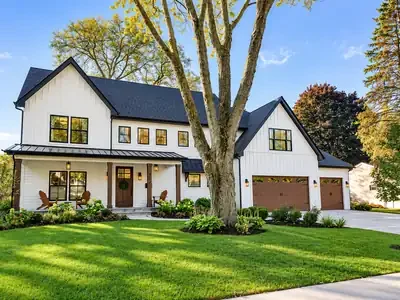 820 W Douglas Ave, Naperville
