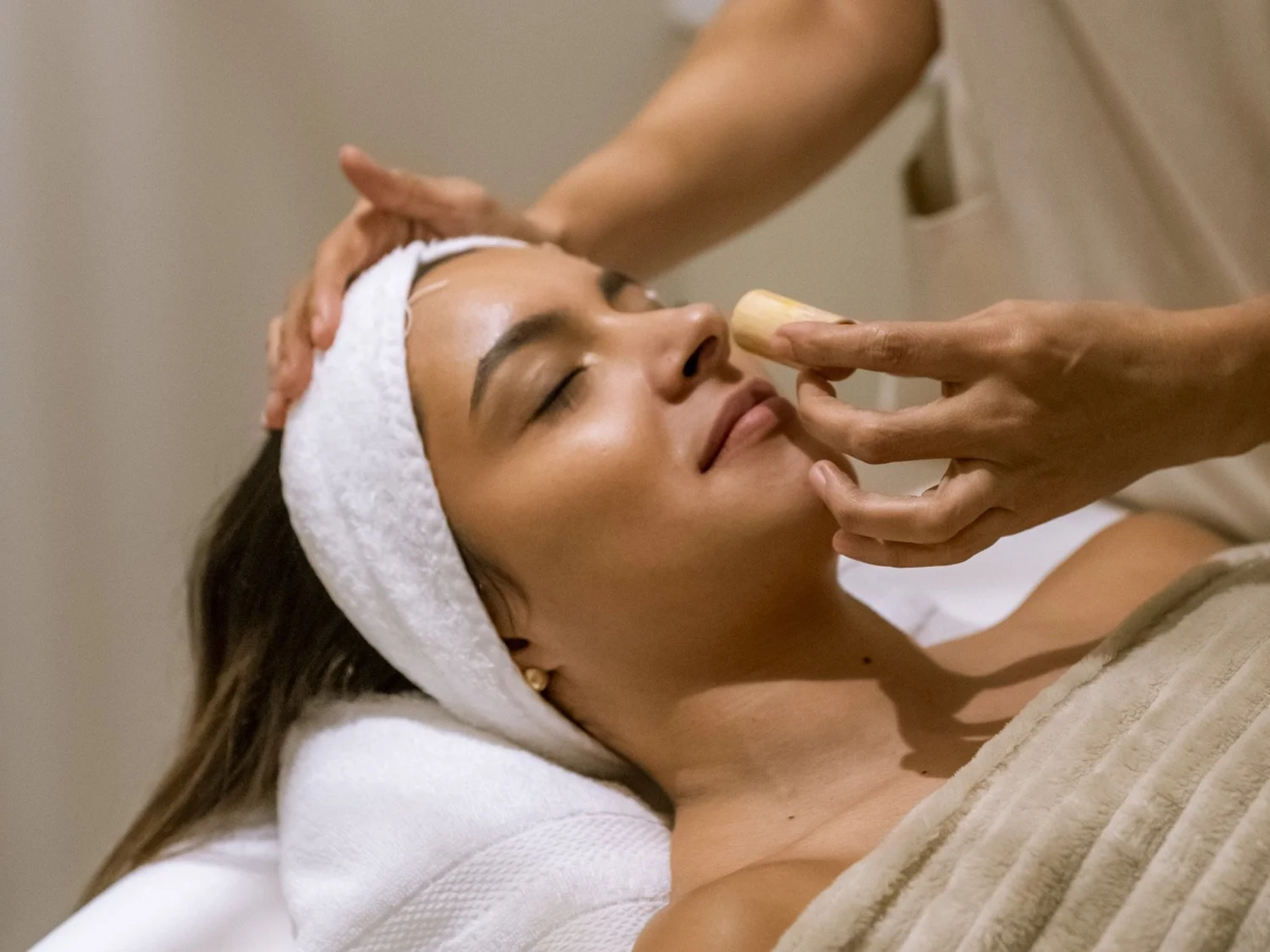 Detalle de cuidado facial en LUM Madrid
