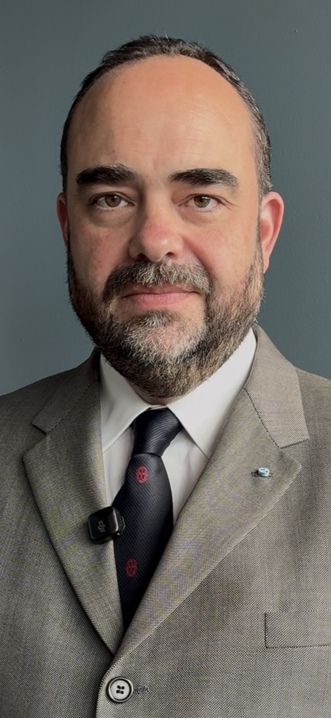 Dr. Óscar Cruz Barney