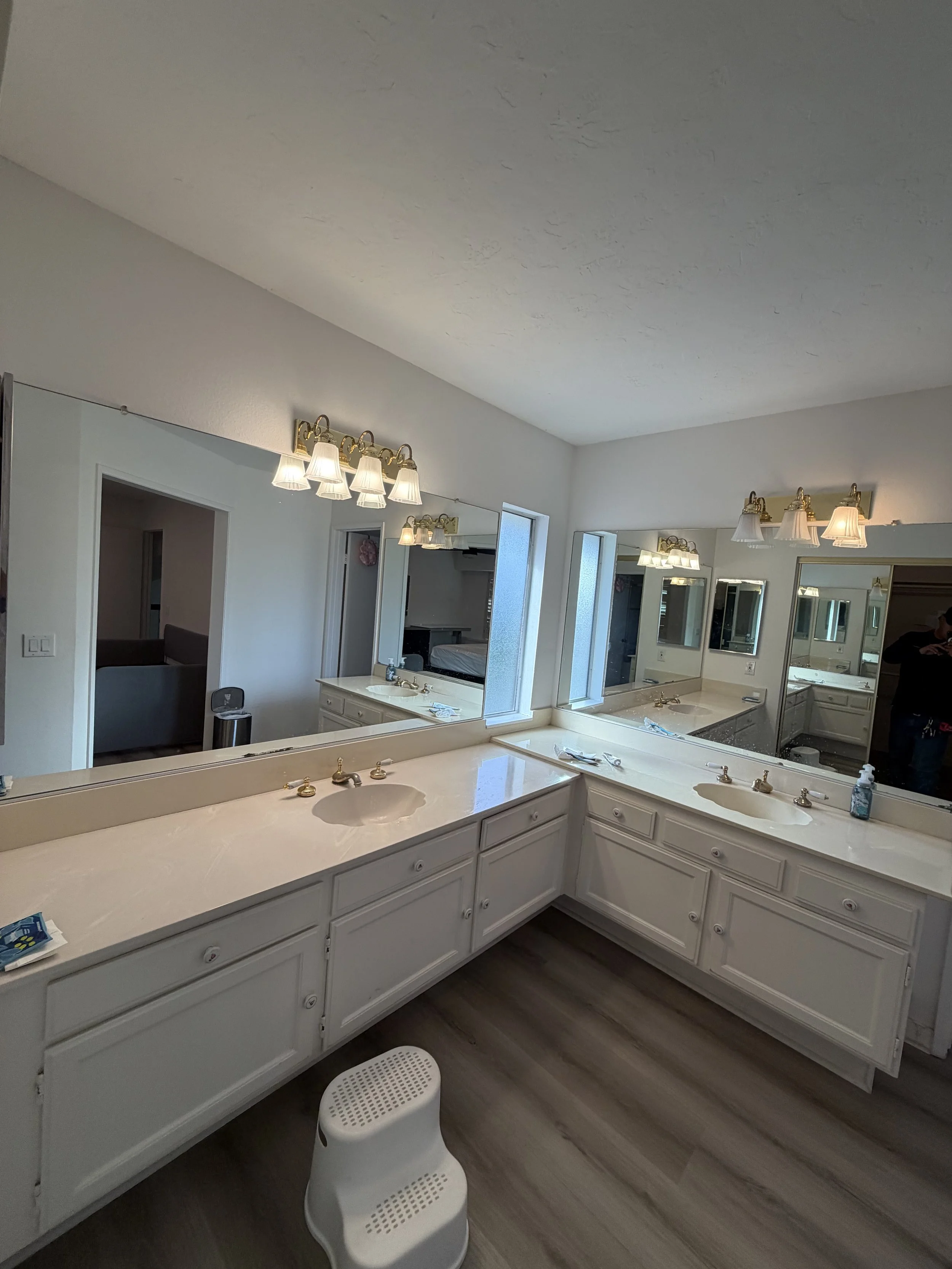 Bathroom before remodel Los Angeles