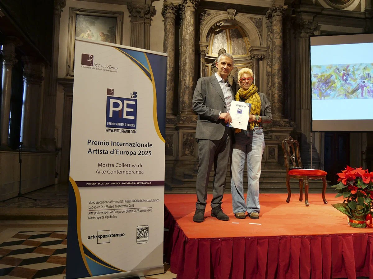 Sonia Jeronimo receiving her Premio Artista d’Europa 2025 certificate at the award ceremony in Venice