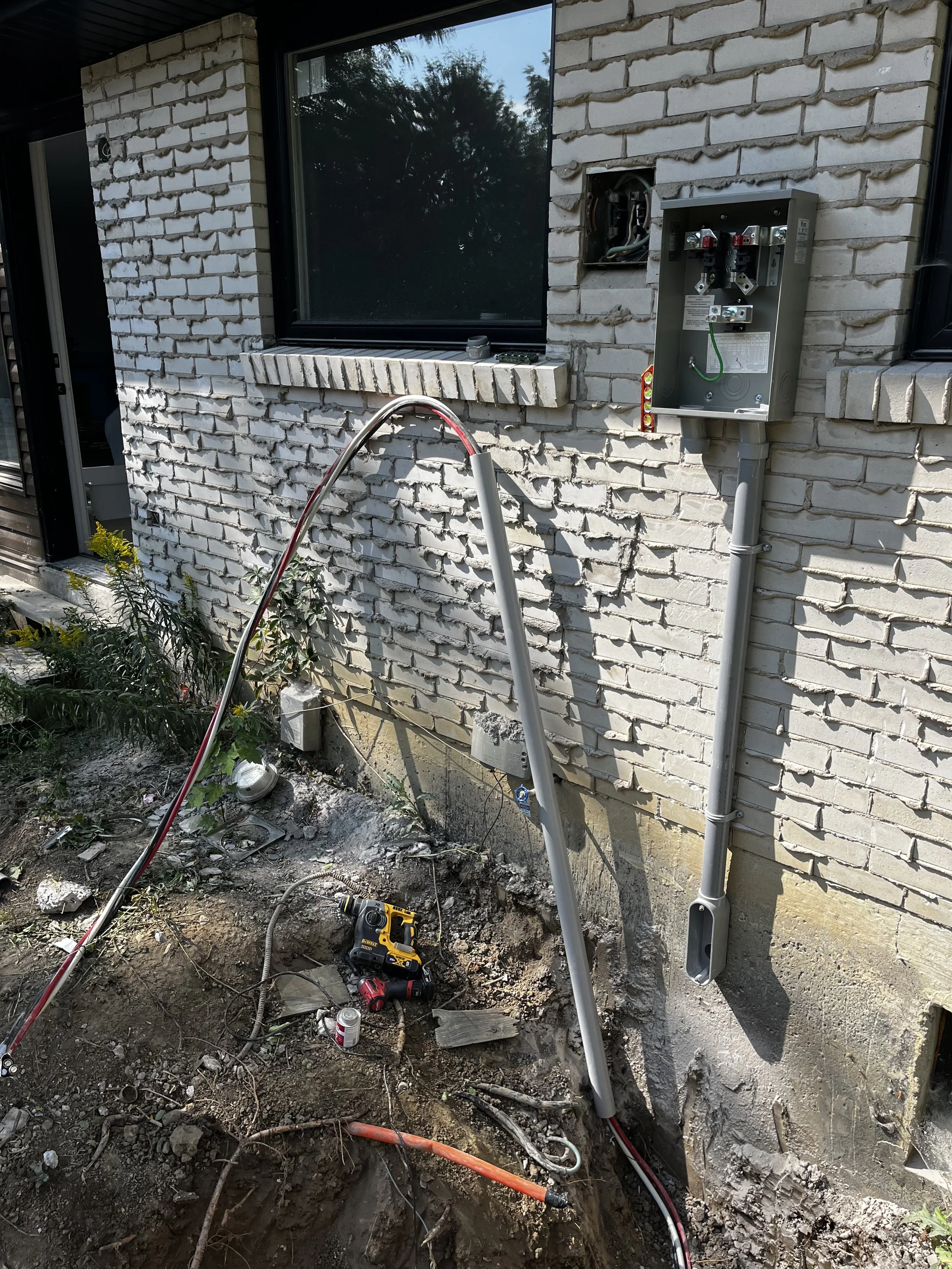 Cloth-wrapped knob and tube conductor with cracking