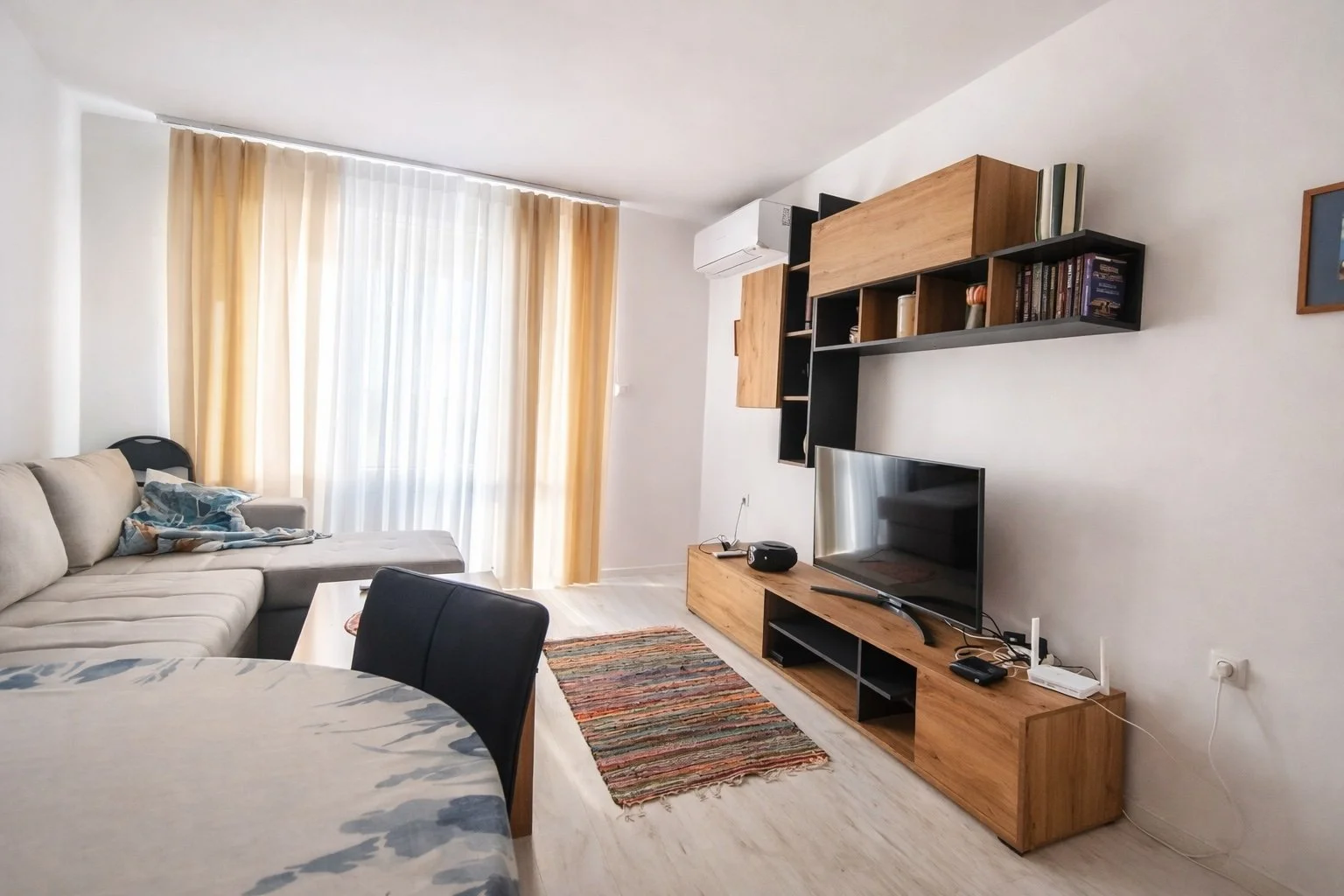 Хол на апартамент Debar View Варна