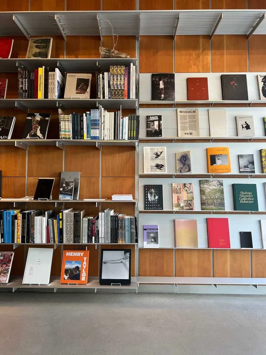 Narration de marque et storytelling visuel conçus par une agence de branding pour structurer le message et la communication