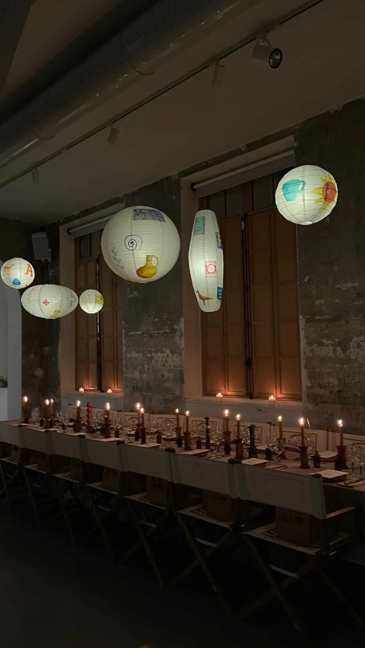 Définition de la ligne éditoriale pour assurer la cohérence des messages et des prises de parole de la marque