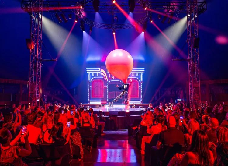 LASSU Cosmic Cabaret balloon act in the venue