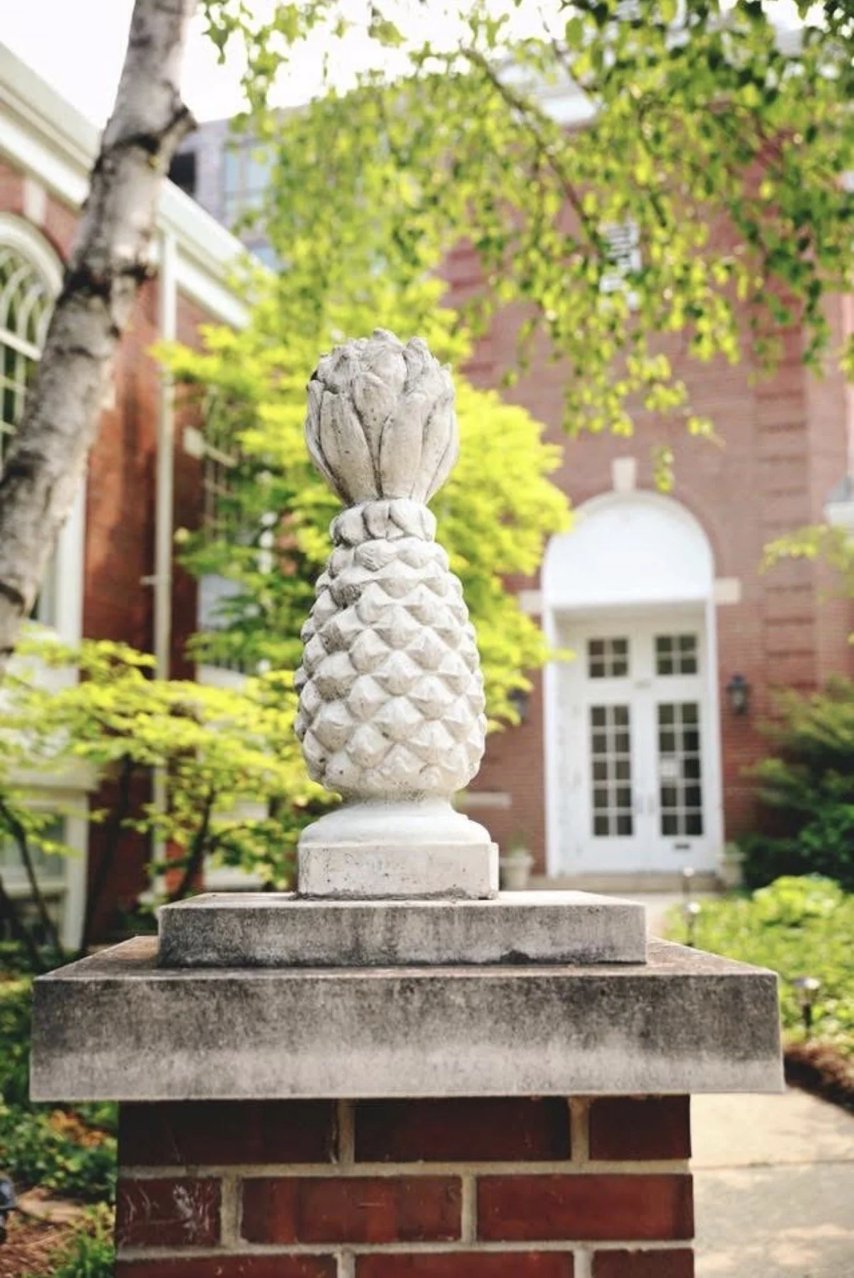 The stone pineapple and the brick church of North Shore Presbyterian on a spring morning