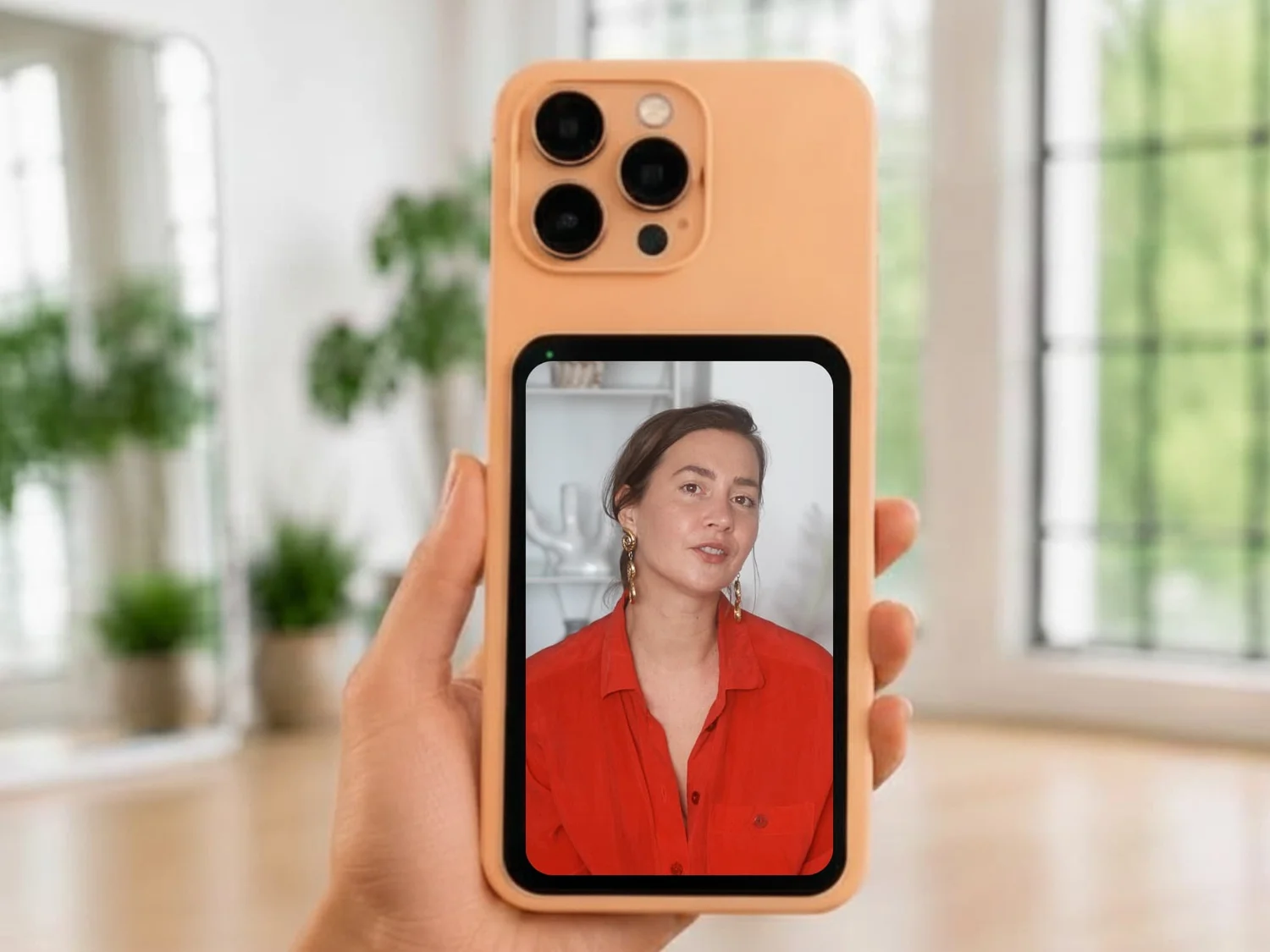 Externer Monitor magnetisch am iPhone beim Selbstfilmen
