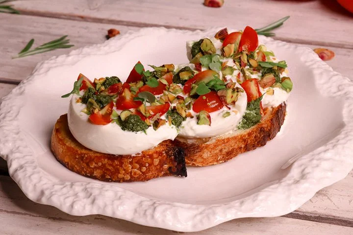 Burrata & Tomato Toast (v,n)
