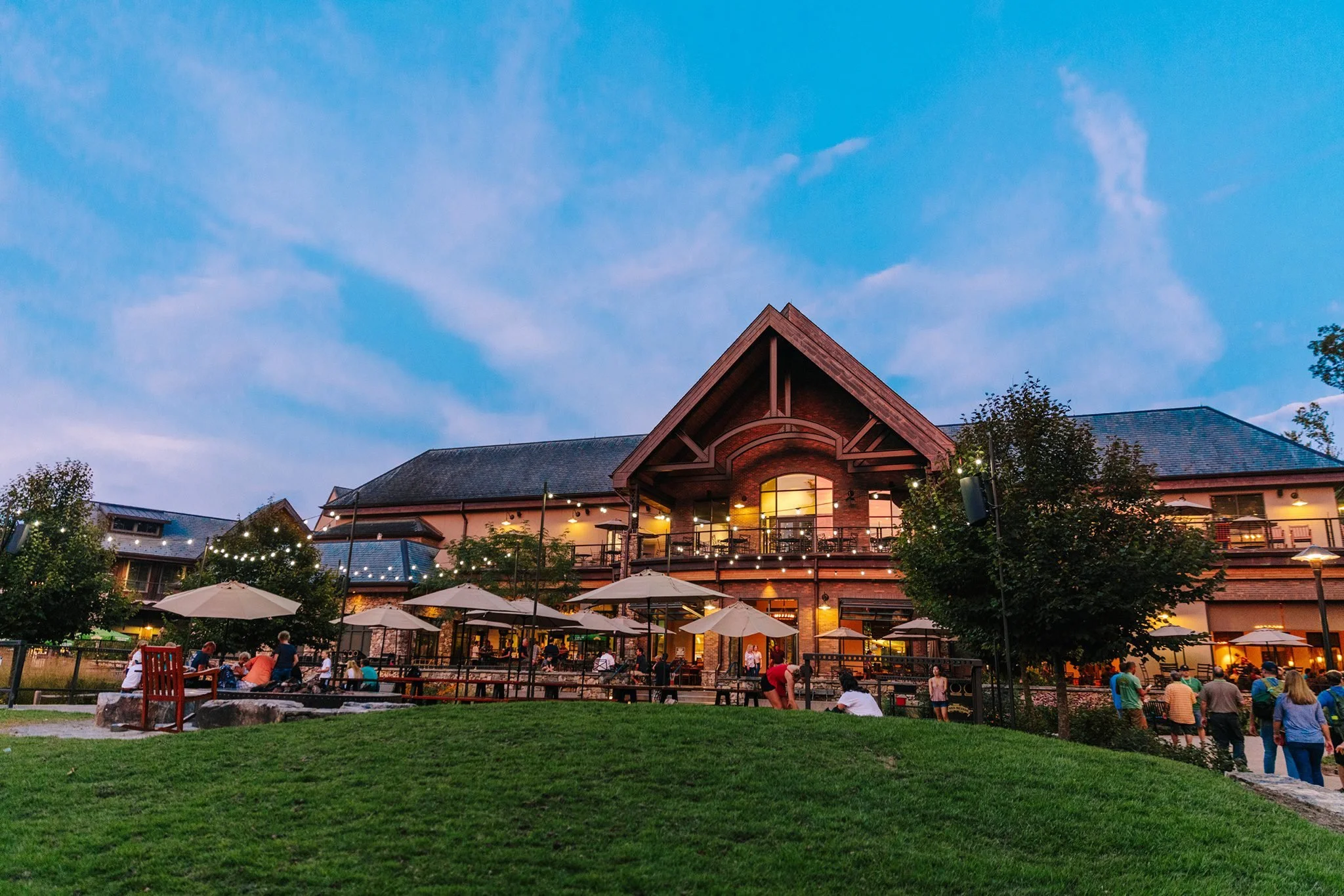 The massive Sierra Nevada Taproom near Asheville, featuring river access and incredible food for guests of the Riverdaze retreat.