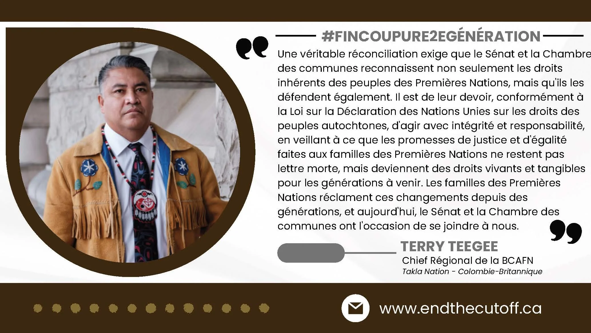 Image de Terry Teegee, chef régional du BCAN, portant un collier traditionnel autochtone et des accessoires en perles, debout devant un bâtiment en pierre, avec une citation sur les droits des Premières Nations et la réconciliation.