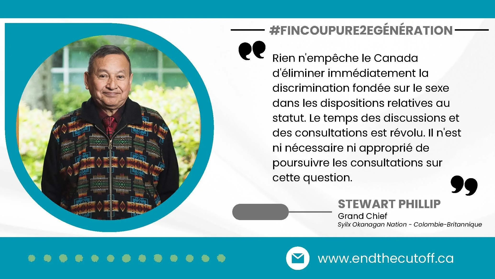 Un homme vêtu d'une veste à motifs, debout à l'extérieur avec de la verdure en arrière-plan, figure sur une infographie accompagnée d'une citation sur la position du Canada en matière de discrimination sexuelle, attribuée à Stewart Phillip, grand chef de la nation Sylix Okanagan en Colombie-Britannique, ainsi que le site web www.endthecutoff.ca.