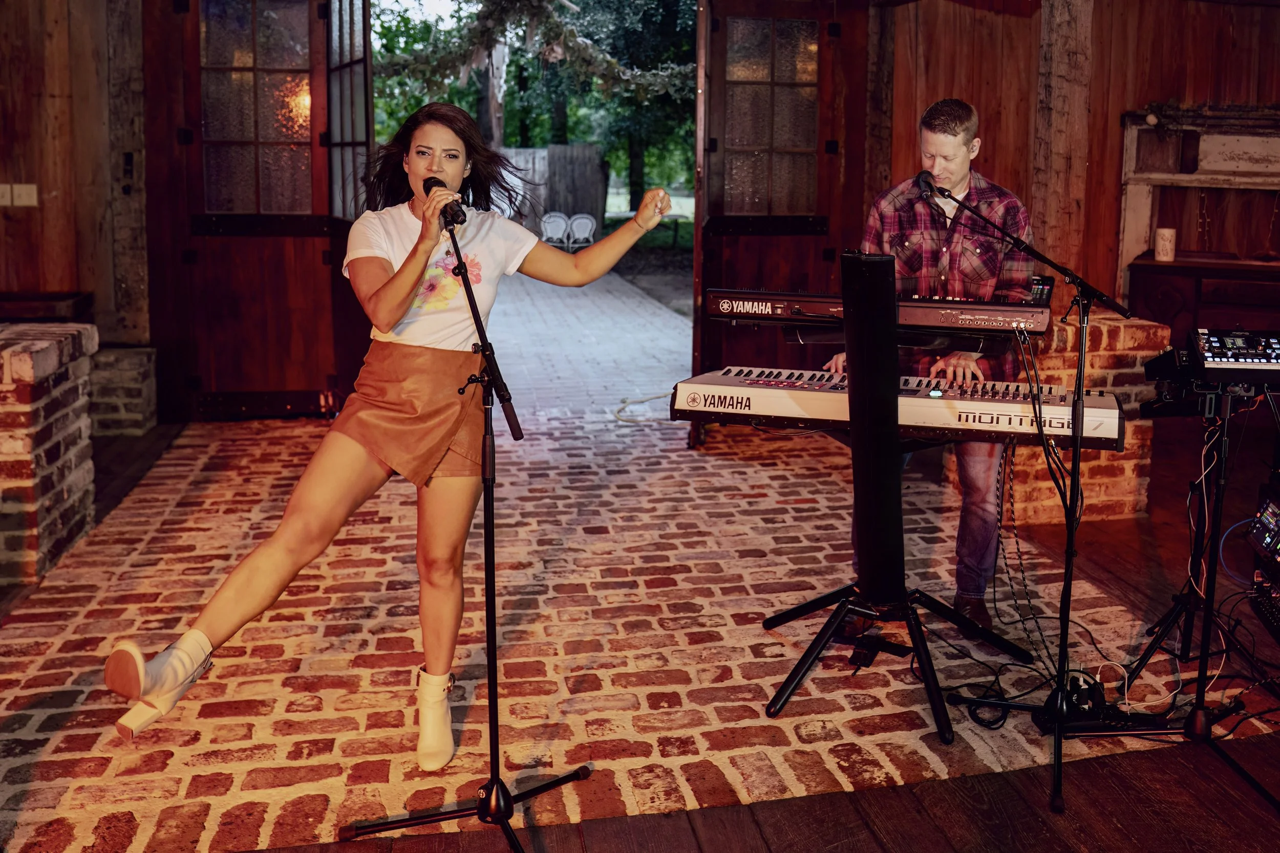 Lani Lei Band performing