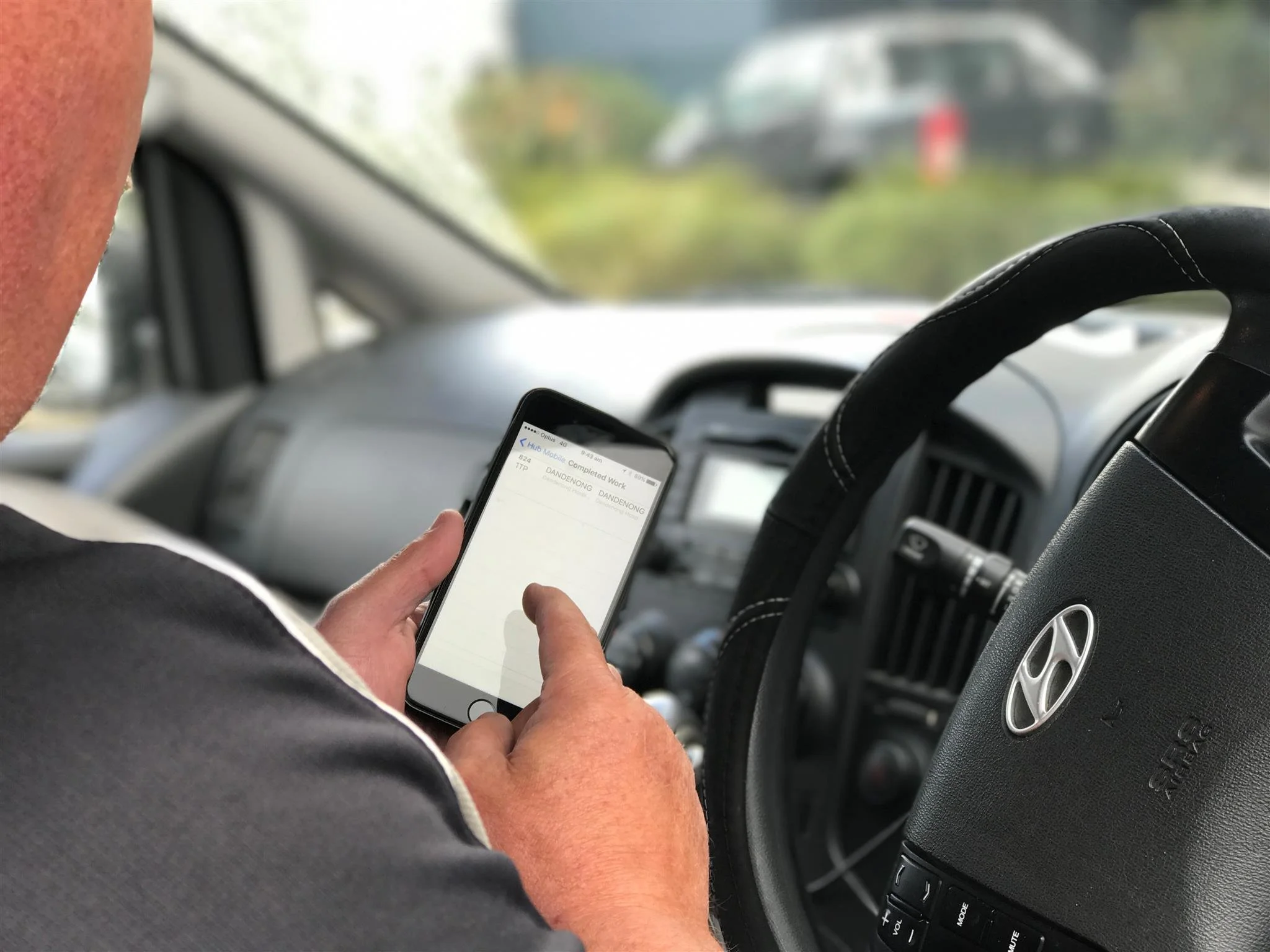 Geelong Express driver using dispatch technology