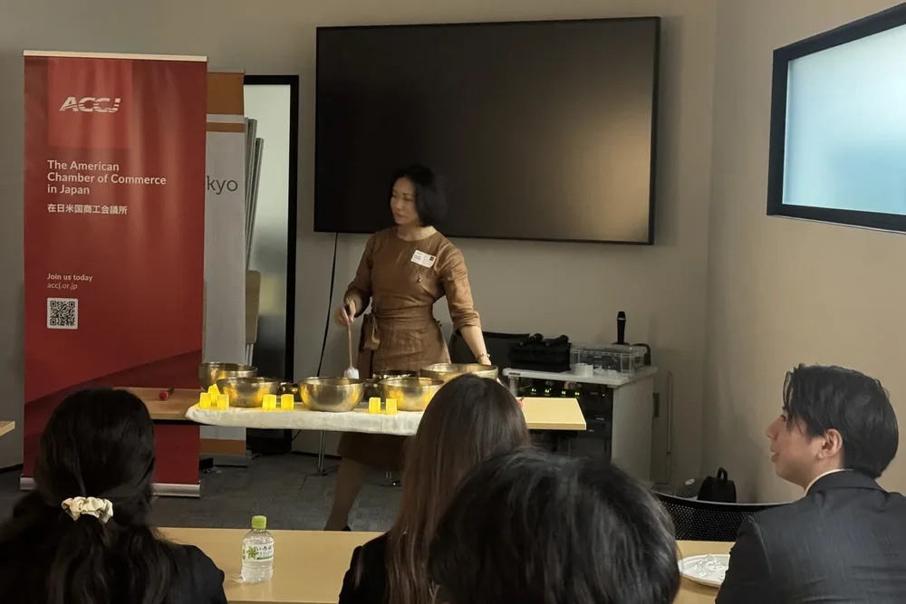 ACCJ Young Professionals Forumで、サウンドバスを行うアラマキ ナナコ