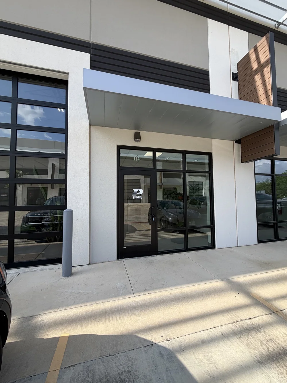 Free parking lot directly in front of the Practice Jiu Jitsu building in Georgetown, TX