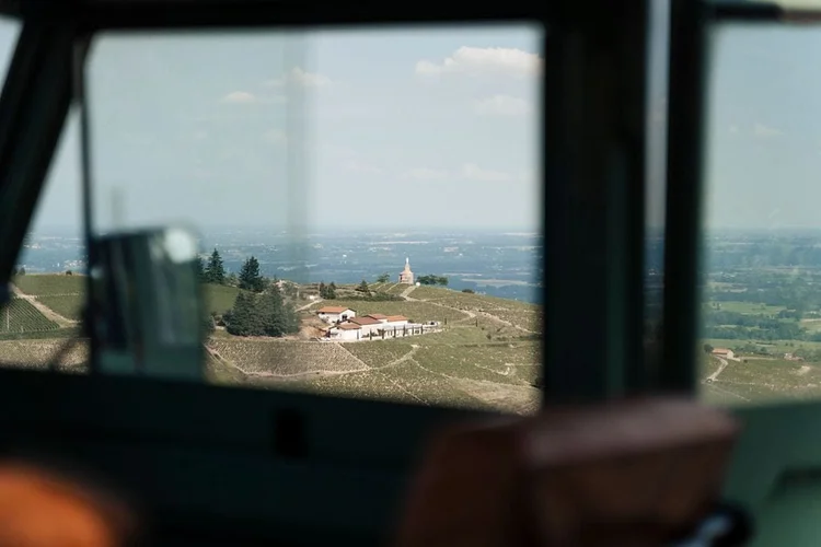 Circuit œnologique dans le Beaujolais, visite de cave et dégustation — photo 4/5